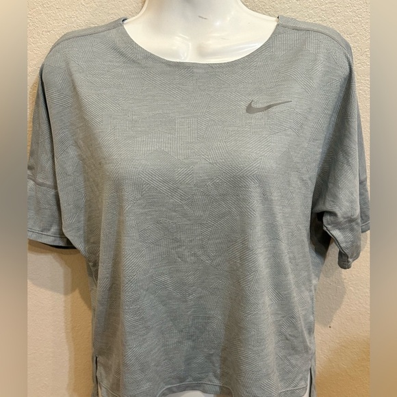 Nike Dri-FIT Medalist Top Shirt - Picture 2 of 14